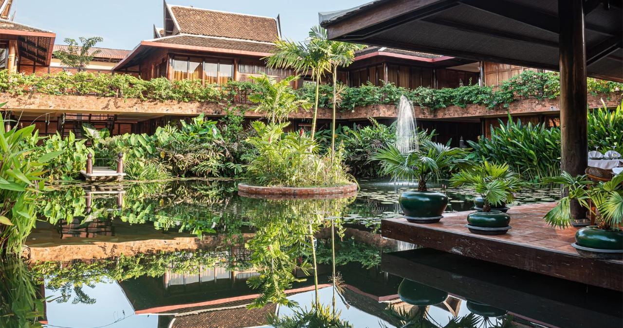 Angkor Village Hotel - Small Luxury Hotels Of The World Сіємреап Екстер'єр фото The resort's main building