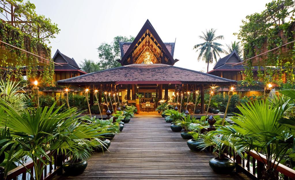 Angkor Village Hotel - Small Luxury Hotels Of The World Сіємреап Екстер'єр фото The resort's lobby